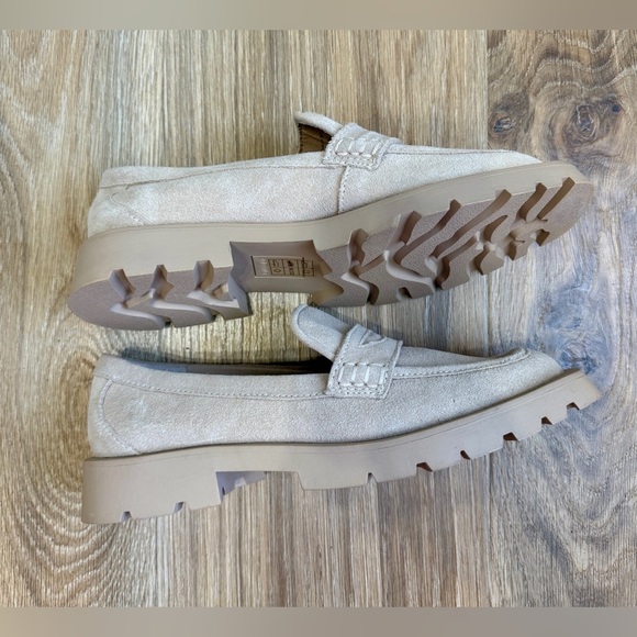 Dolce Vita Women's Elias Lug Sole Tailored Loafer Flats Dune Suede Size 8.5 LNC - Picture 5 of 7